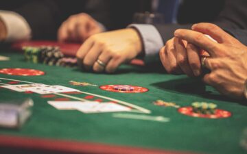 7 Ways To Spot if Your Casino Opponent is Cheating During The Game
