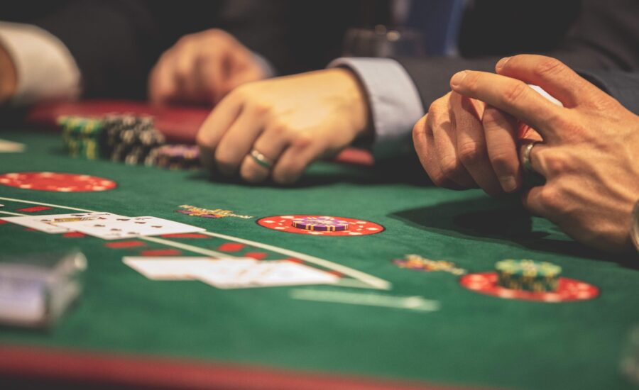7 Ways To Spot if Your Casino Opponent is Cheating During The Game